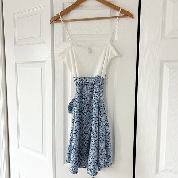 SHEIN Blue Floral Print Fit & Flare Sleeveless Mini Dress Women’s Size M EUC - Picture 7 of 8